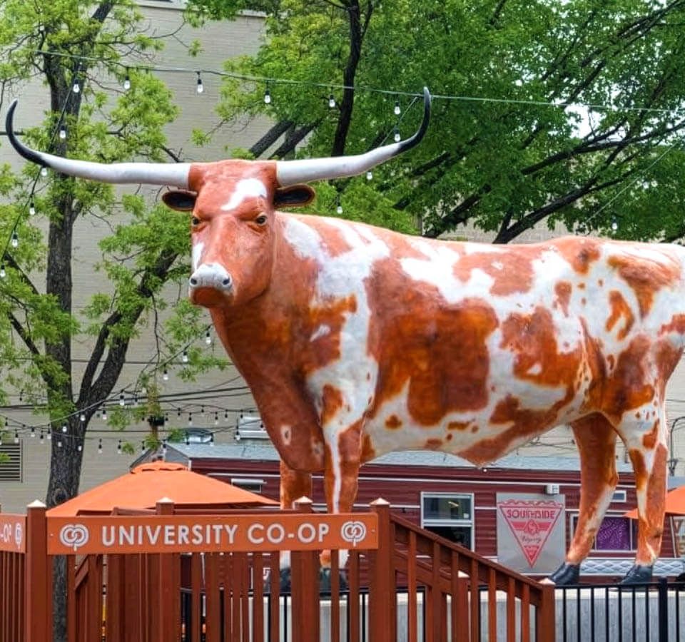 Worlds largest longhorn statue